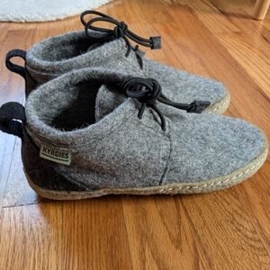Kyrgies Gray Wool Slippers Size 32